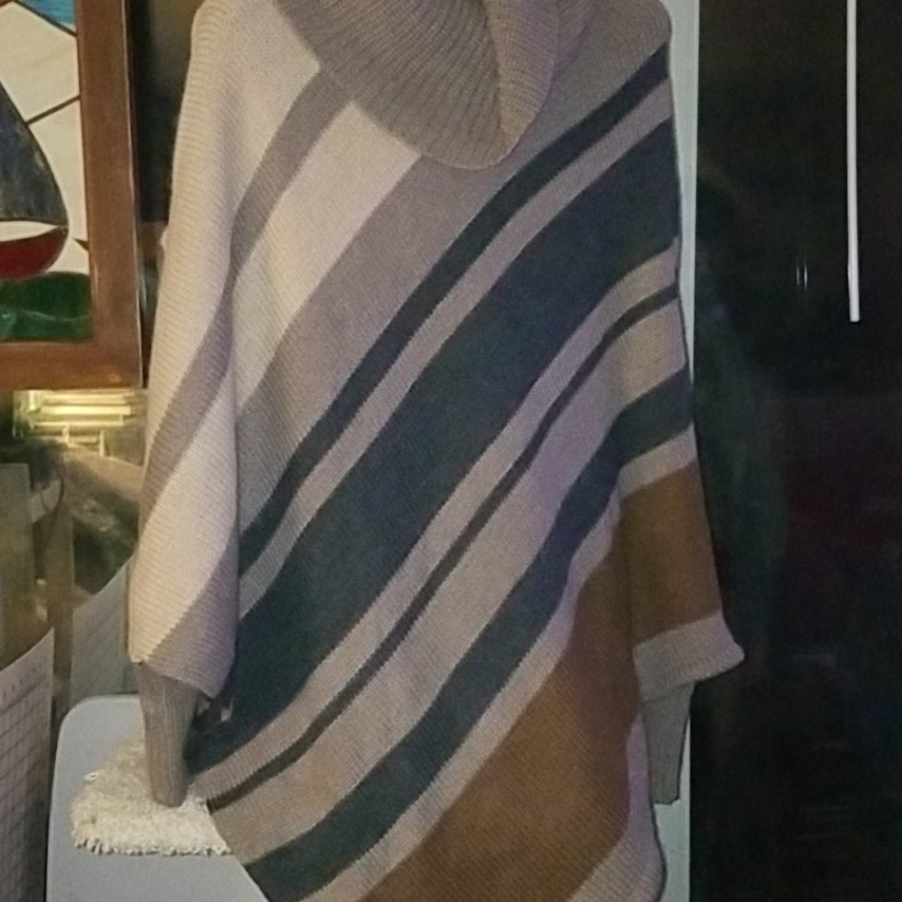 FRESH CAPE SWEATER